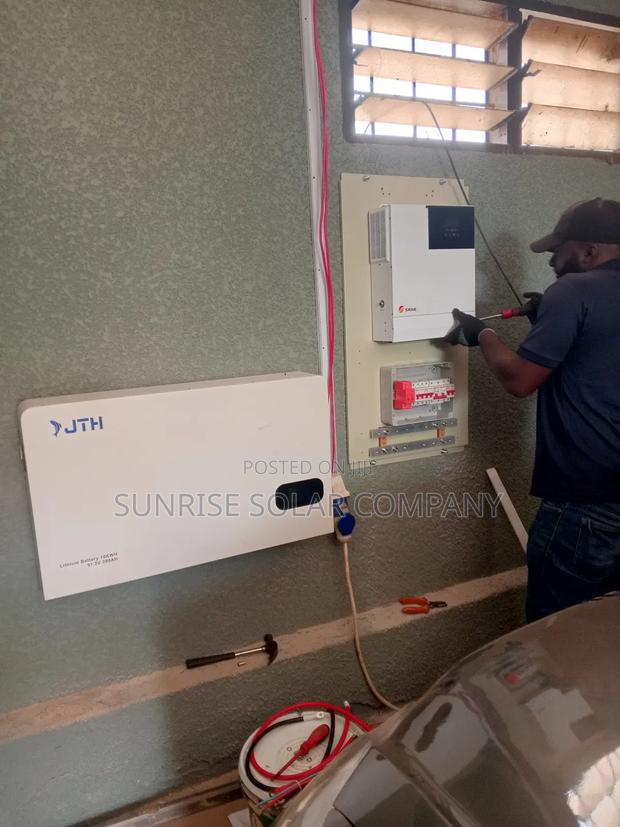 Lithium Battery Solar Generator · Photo 1