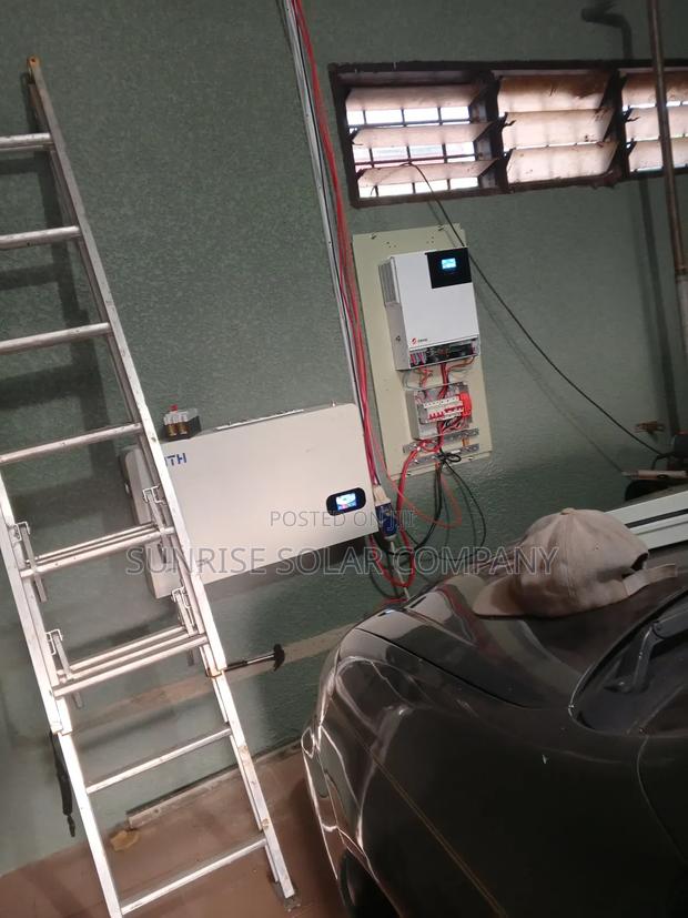 Lithium Battery Solar Generator · Photo 6