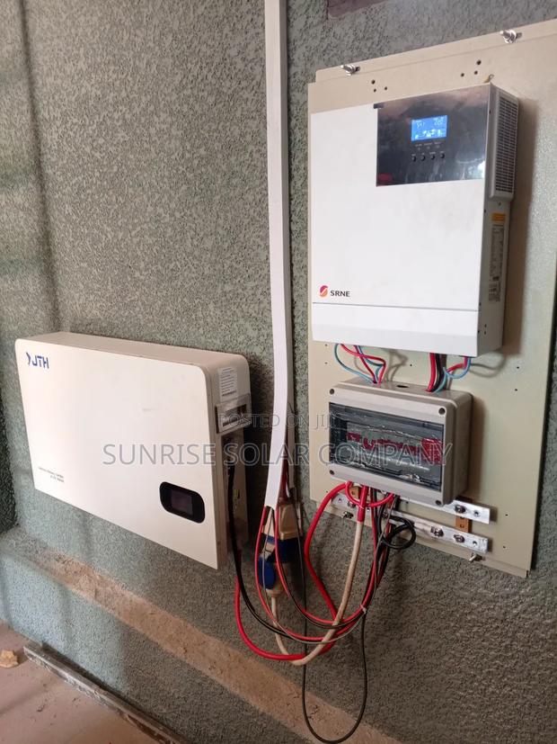 Lithium Battery Solar Generator · Photo 3