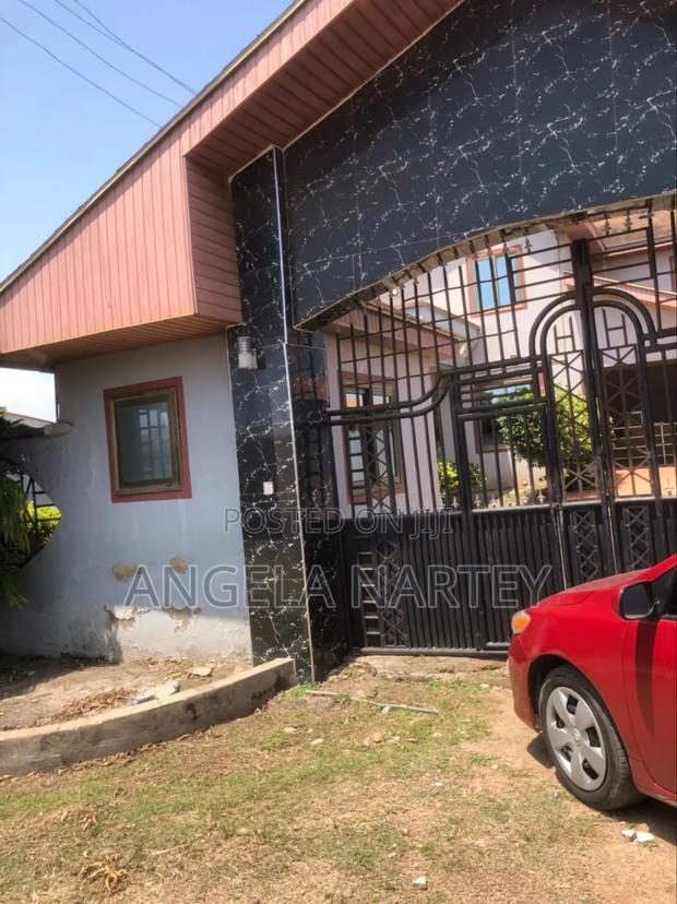 8bdrm House in Sakumono for sale · Photo 6
