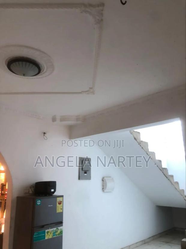 8bdrm House in Sakumono for sale · Photo 5