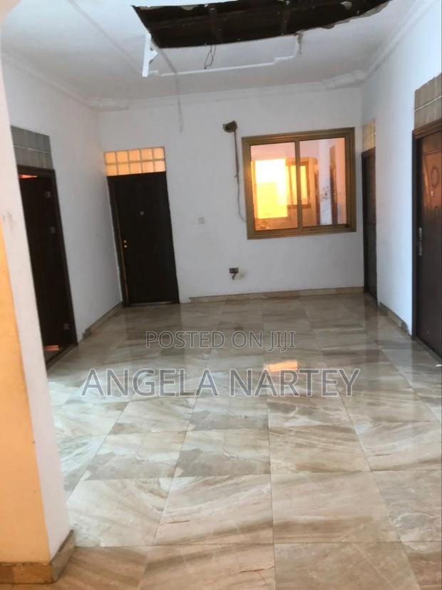 8bdrm House in Sakumono for sale · Photo 3