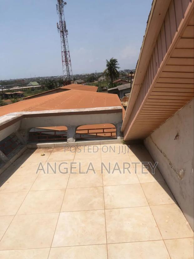 8bdrm House in Sakumono for sale · Photo 8