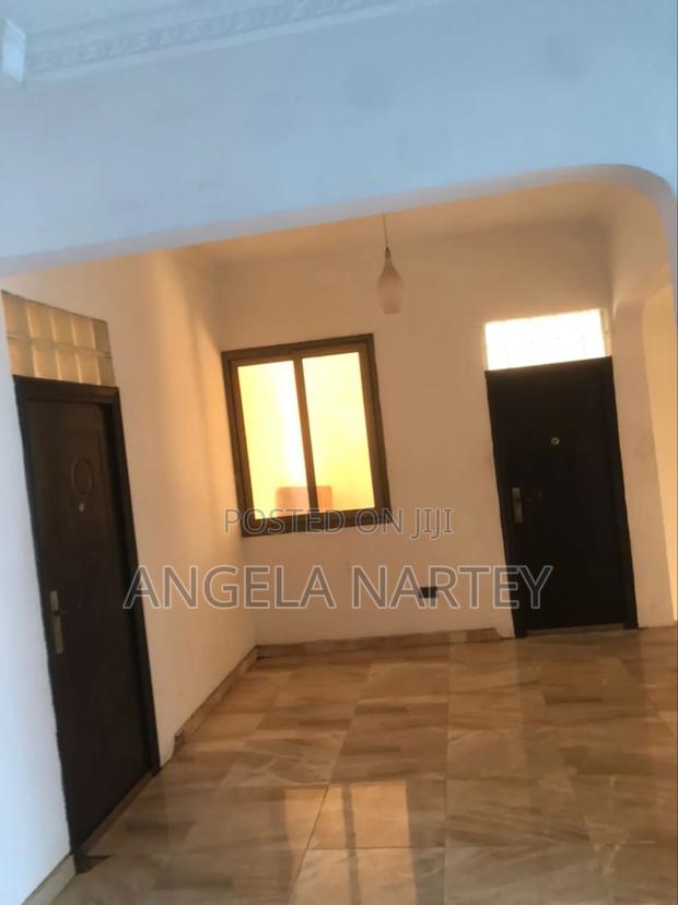 8bdrm House in Sakumono for sale · Photo 4