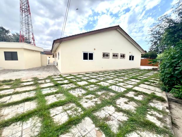 3bdrm House in Manet Court Estate, Airport Residential Area for rent · Photo 3