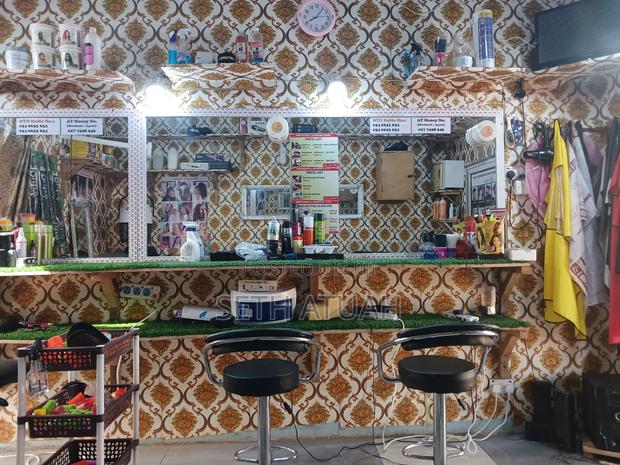 Unisex Salon for Rent · Photo 1