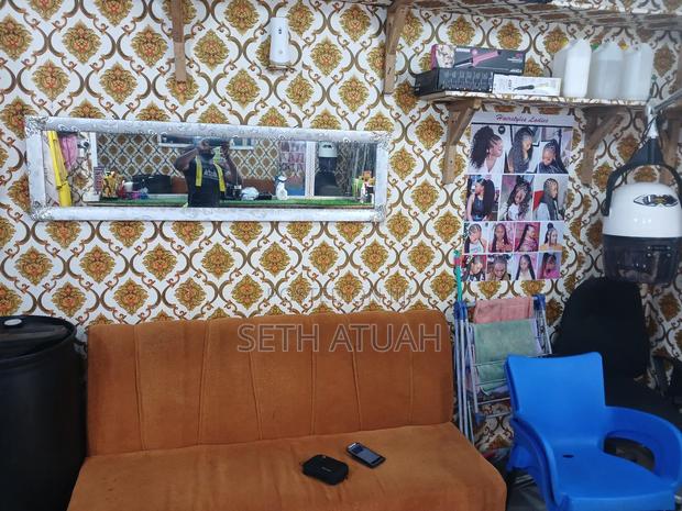Unisex Salon for Rent · Photo 5