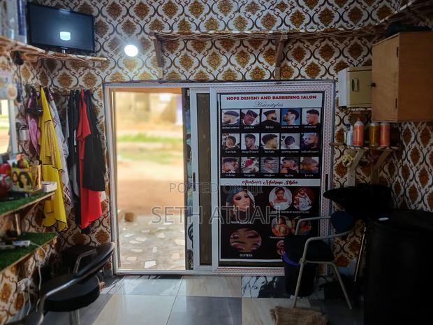 Unisex Salon for Rent · Photo 6