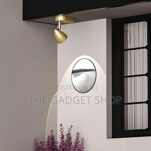 Magnetic Rechargeable Spot Light With Remote Control · Photo 2