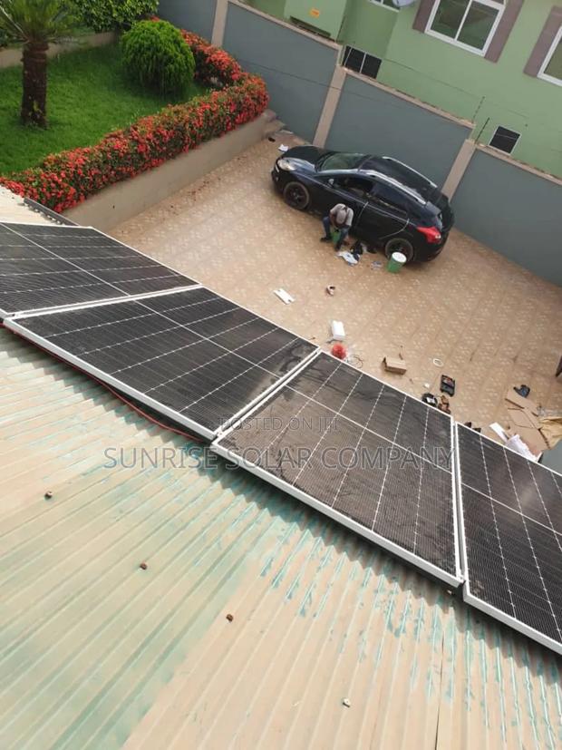 Lithium Battery Solar Generator · Photo 5