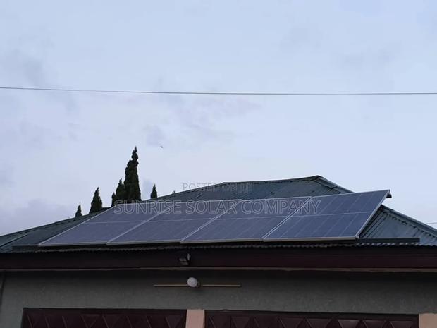 Lithium Battery Solar Generator · Photo 4
