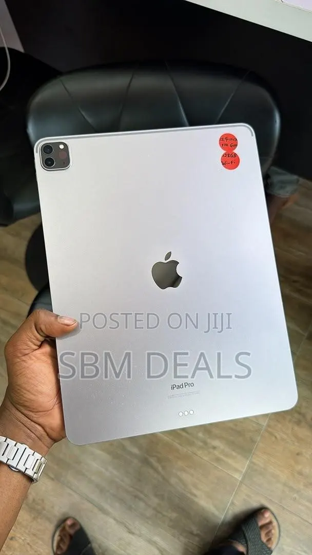 Apple iPad Pro 12.9 (2022) 128 GB Gray · Photo 1