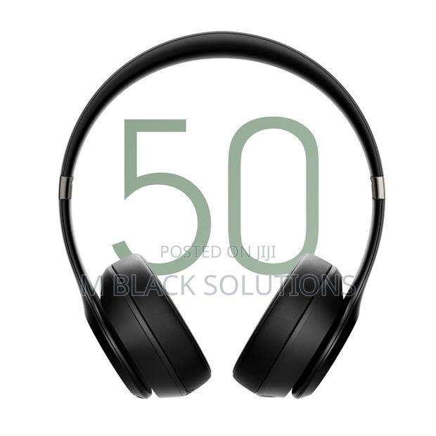 Beats Solo 4 Headphones · Photo 2
