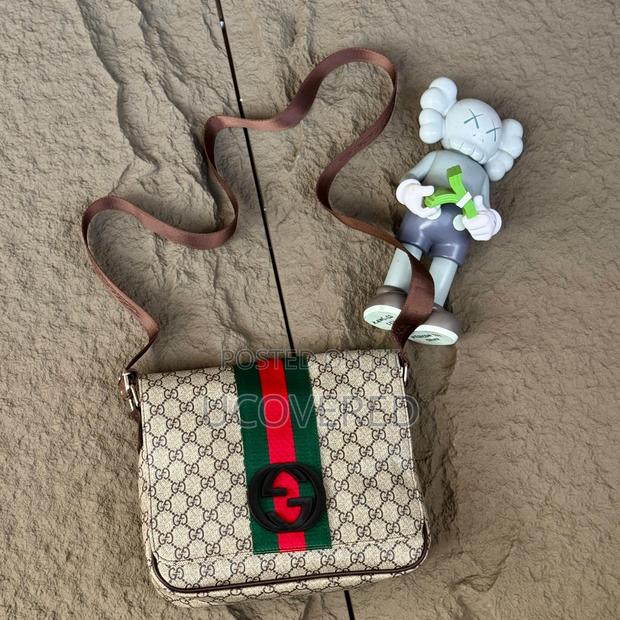 Gucci Genuine Leather Side/Shoulder Bag · Photo 2