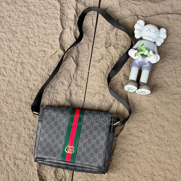 Gucci Genuine Leather Side/Shoulder Bag · Photo 4