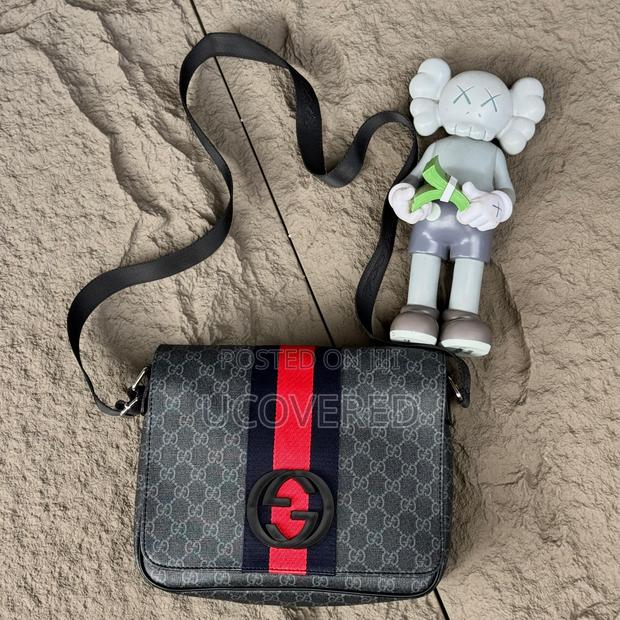 Gucci Genuine Leather Side/Shoulder Bag · Photo 3