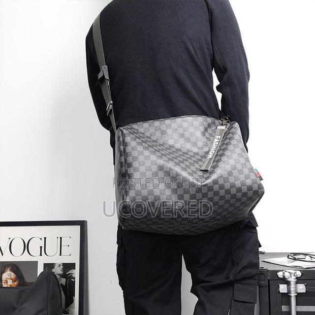 Genuine Leather Large Size Side/Shoulder Bag · Photo 3