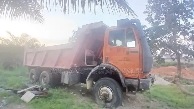 Benz Truck · Photo 1