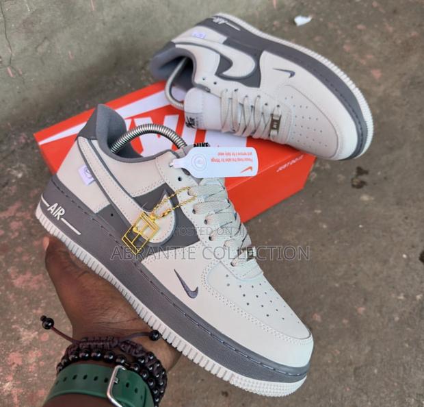 Nike Air Force 1 Custom Grey · Photo 1