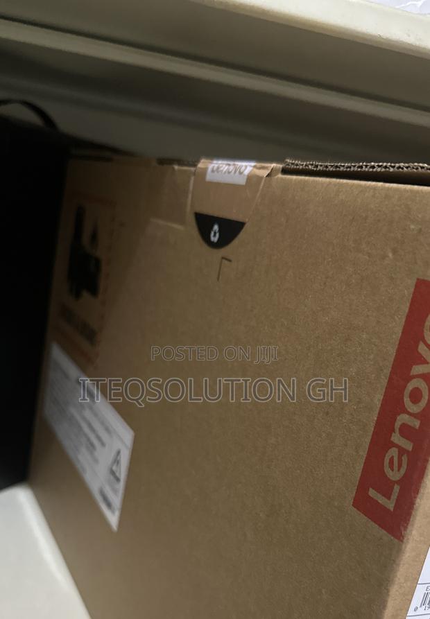 New Laptop Lenovo Yoga 700 8GB AMD Ryzen 5 SSD 512GB · Photo 3
