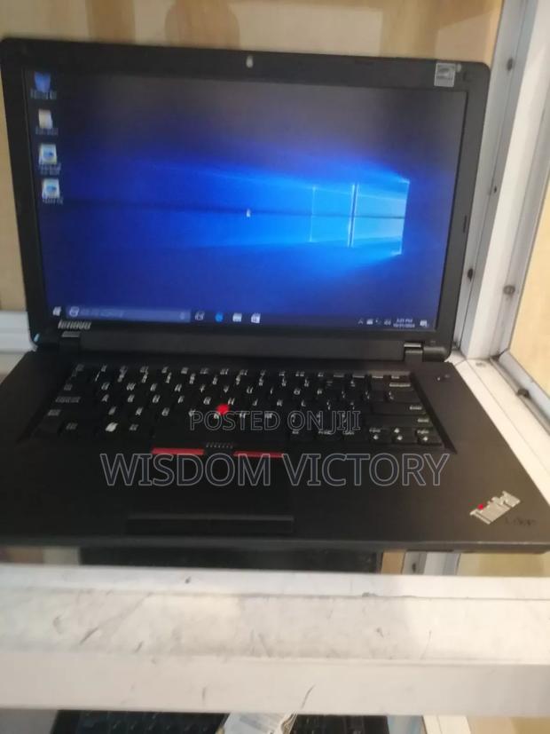 New Laptop Lenovo 300e 4GB Intel Core I3 HDD 320GB · Photo 1