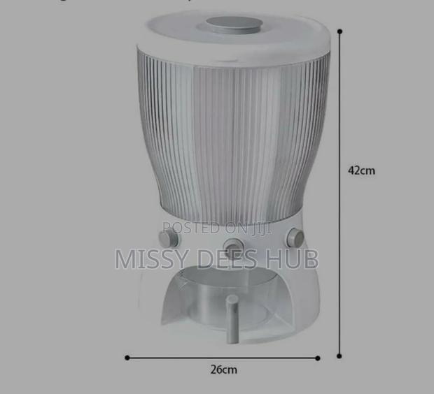 4-Grid Cereal Dispenser · Photo 4