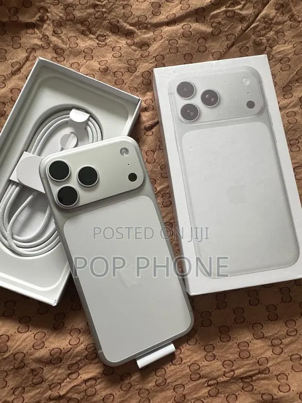 New Apple iPhone 17 Pro Max 256 GB Silver · Photo 1