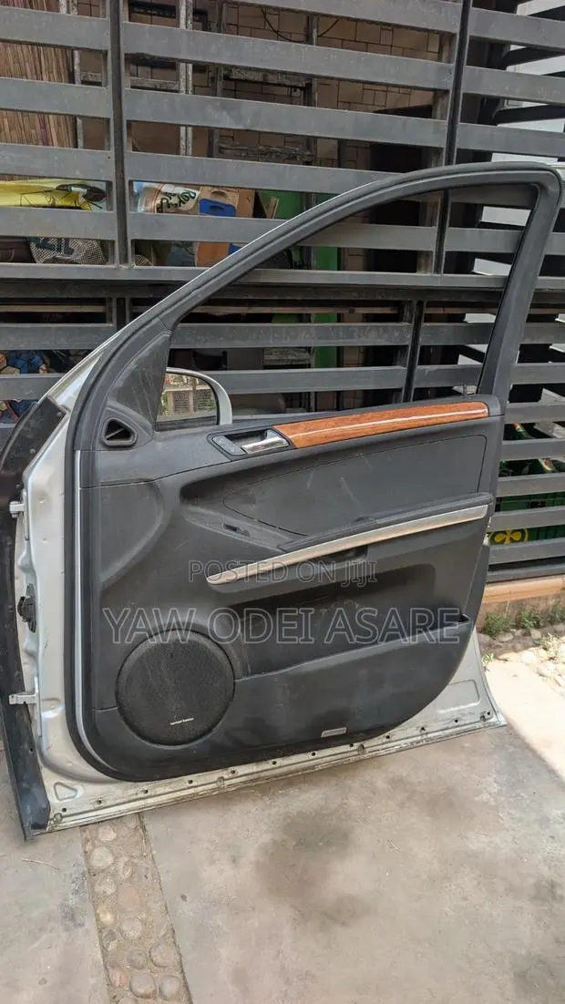 Used 4 Door Set for W164 Ml 350 · Photo 1