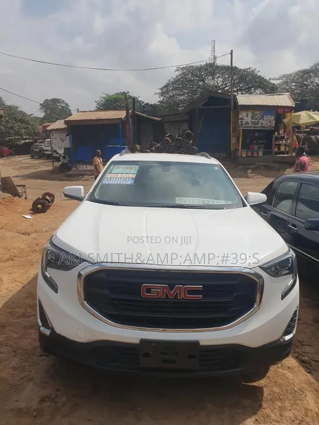GMC Terrain SLE FWD 2019 White · Photo 1