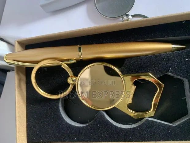 Golden Pen and Key Holder Souvenir · Photo 1