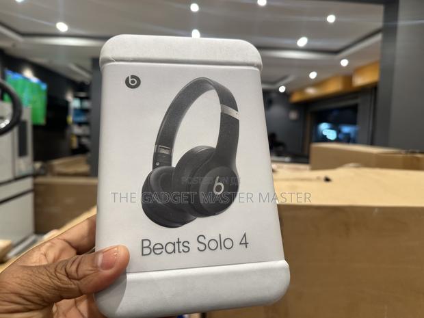 Beats by Dr. Dre Beats Solo 4 Wireless on-Ear Headphones · Photo 2