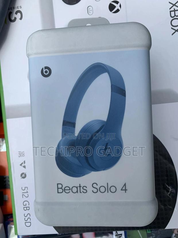 Beats Solo 4 Wireless on-Ear Sealed · Photo 2