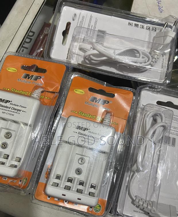 MP Microphone Battery Charger · Photo 1