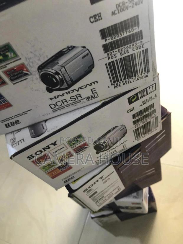 Sony Mini HDR-Sr12 Hd 120gb Camcorder · Photo 2