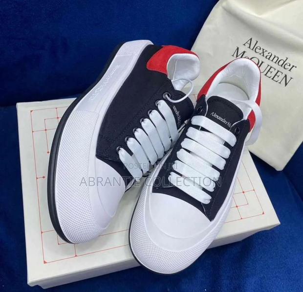 Original Alexander McQueen Sneaker · Photo 1