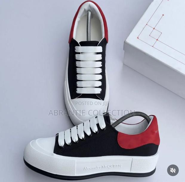 Original Alexander McQueen Sneaker · Photo 2