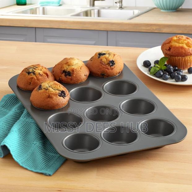 Non-Stick Cupcake Tray - 12 Holes · Photo 2
