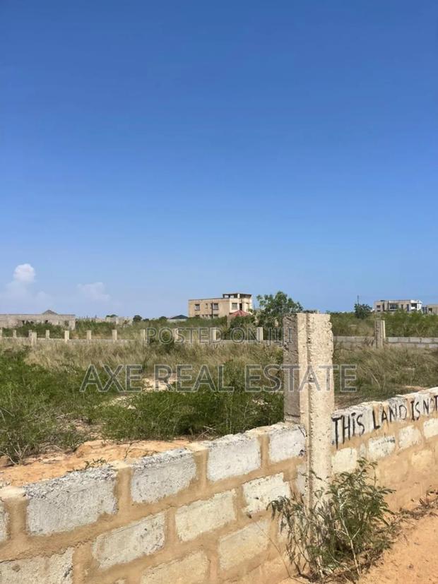 Plots PLUS Free Documents at Tema Community 25 Devtraco. · Photo 1
