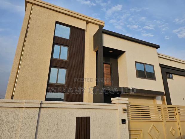 8bdrm Duplex in Devtraco, Tema Metropolitan for sale · Photo 1