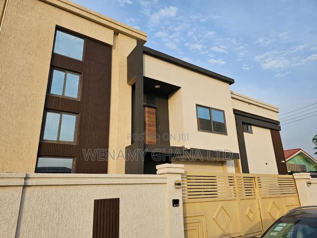 8bdrm Duplex in Devtraco, Tema Metropolitan for sale · Photo 3