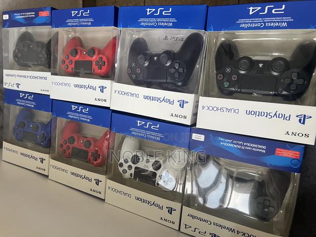 PS4 Controllers · Photo 1