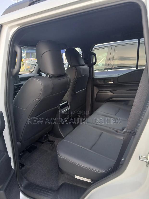 New Toyota Land Cruiser Prado 2024 White · Photo 7
