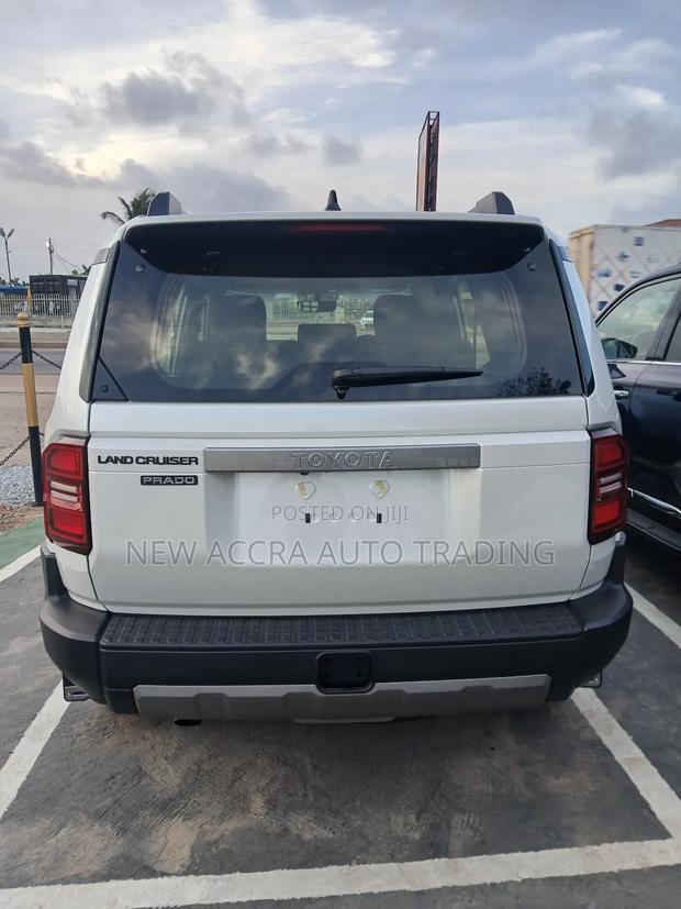 New Toyota Land Cruiser Prado 2024 White · Photo 3