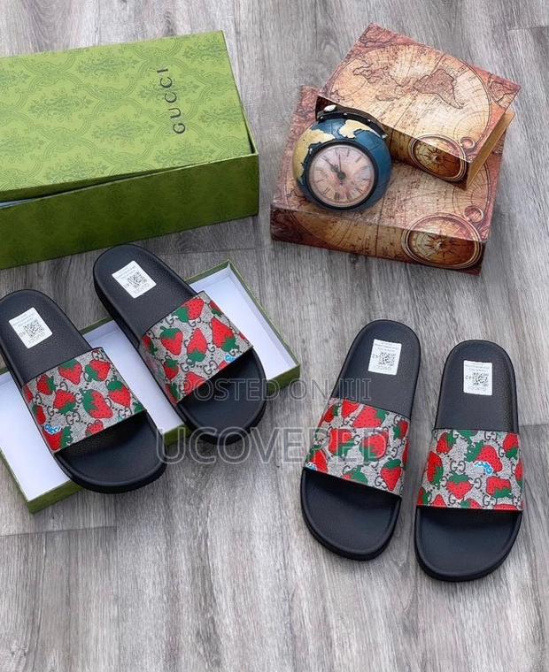 Branded Quality Unisex Slides/Slippers · Photo 3