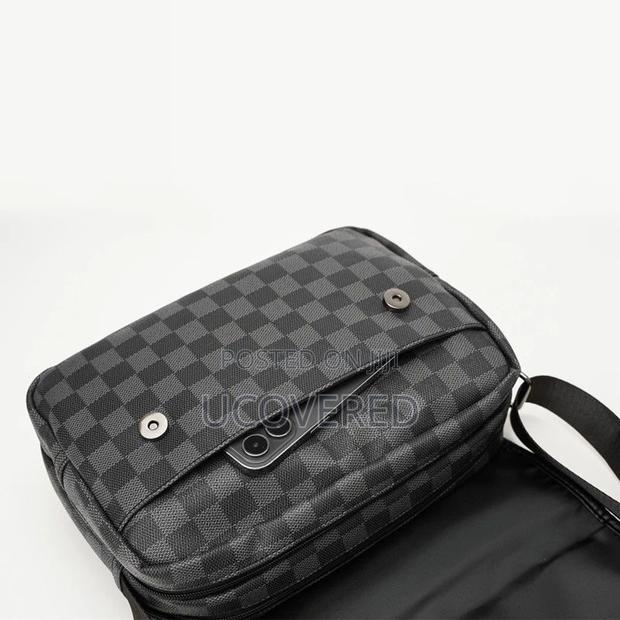 Vintage Genuine Leather Side/Shoulder Bag · Photo 3