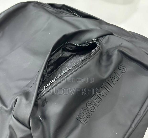 Essential Unisex Backpacks · Photo 3
