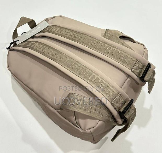 Essential Unisex Backpacks · Photo 2
