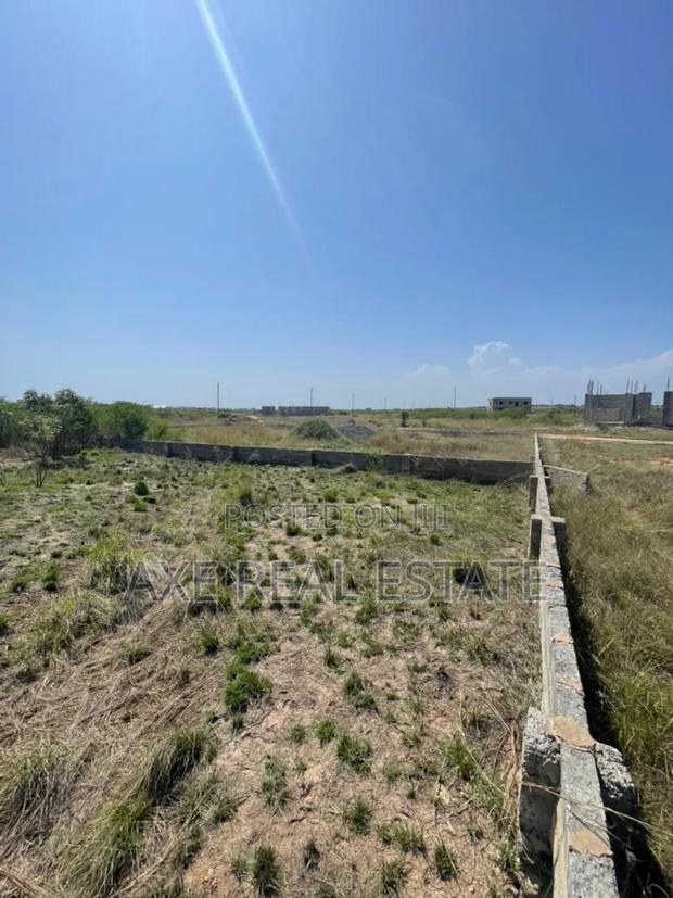 Calm and Hill Breeze Plots at Afienya - Shai Hills · Photo 1