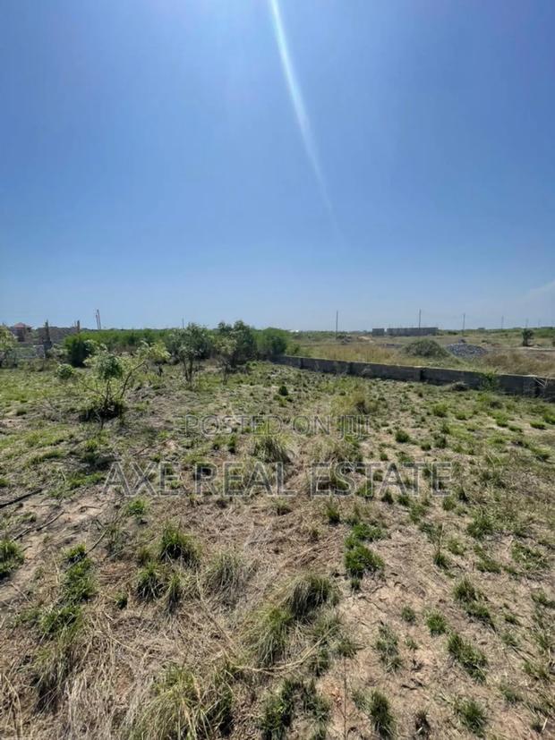 Calm and Hill Breeze Plots at Afienya - Shai Hills · Photo 2