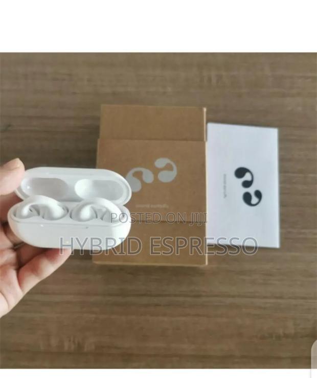 Powerful Earbuds · Photo 1